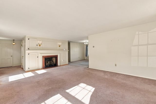 21 Vernon St, Oxford, MA 01540