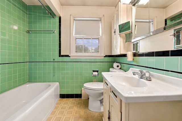 21 Vernon St, Oxford, MA 01540