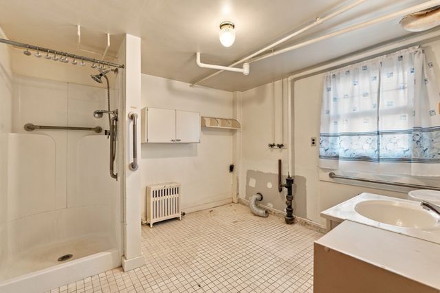 21 Vernon St, Oxford, MA 01540