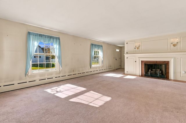 21 Vernon St, Oxford, MA 01540