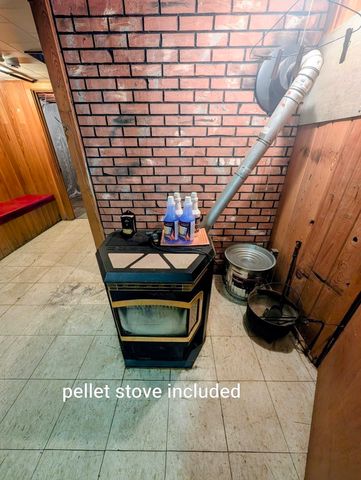 21 Vernon St, Oxford, MA 01540