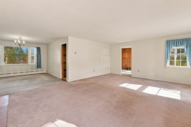 21 Vernon St, Oxford, MA 01540