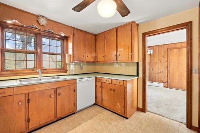21 Vernon St, Oxford, MA 01540