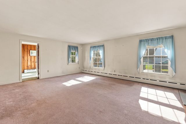 21 Vernon St, Oxford, MA 01540
