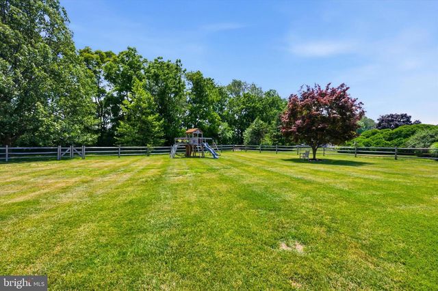 103 RAINTREE LN, Lincoln University, PA 19352