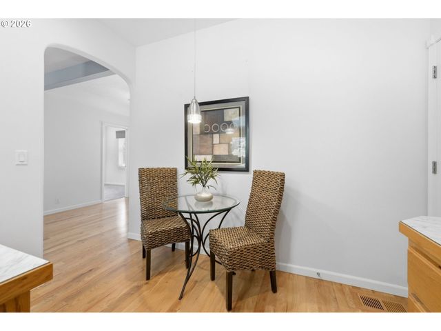 667 72ND St, Springfield, OR 97478