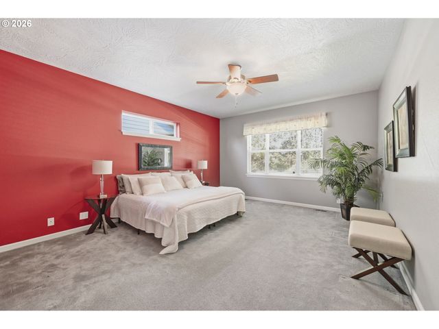 667 72ND St, Springfield, OR 97478