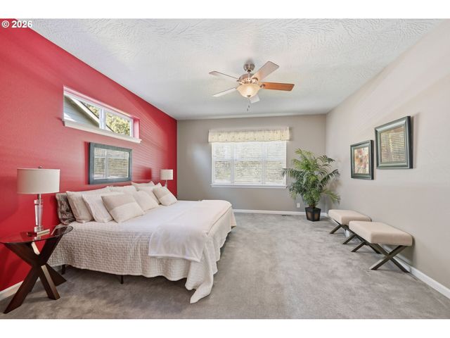 667 72ND St, Springfield, OR 97478