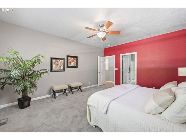 667 72ND St, Springfield, OR 97478