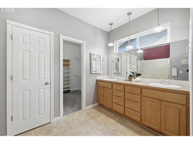 667 72ND St, Springfield, OR 97478