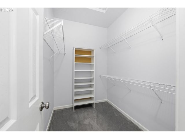 667 72ND St, Springfield, OR 97478