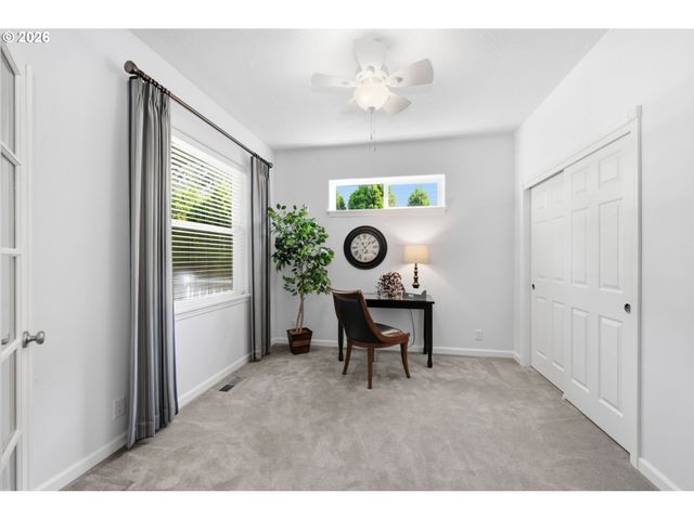667 72ND St, Springfield, OR 97478