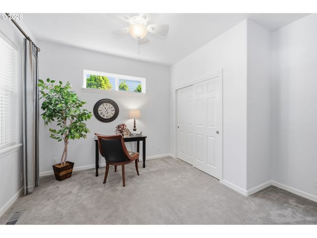 667 72ND St, Springfield, OR 97478