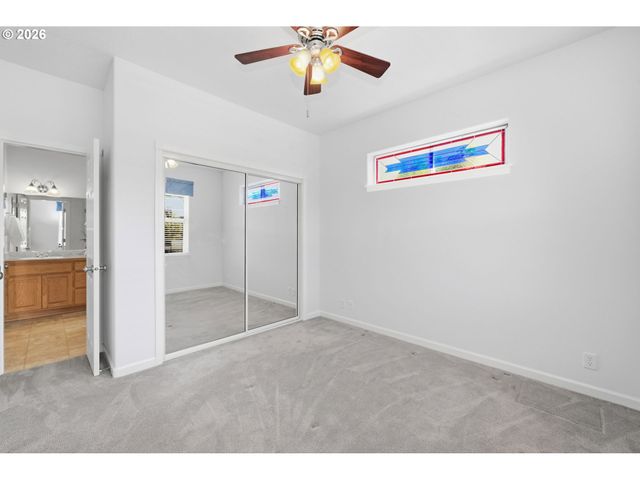 667 72ND St, Springfield, OR 97478