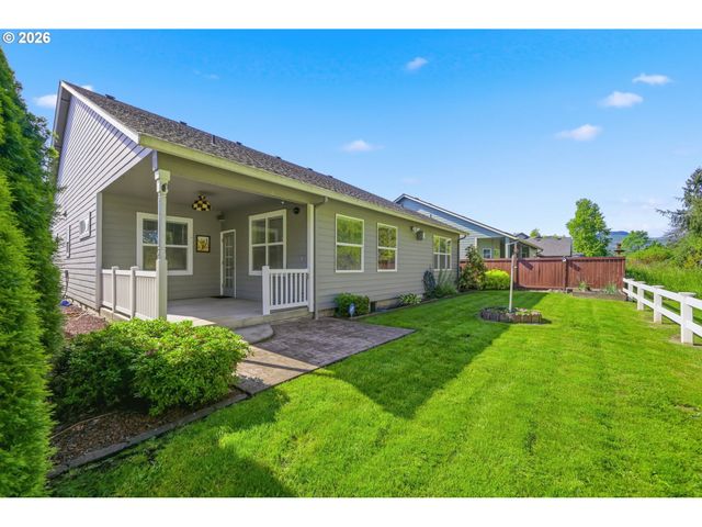 667 72ND St, Springfield, OR 97478