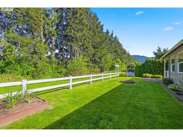 667 72ND St, Springfield, OR 97478