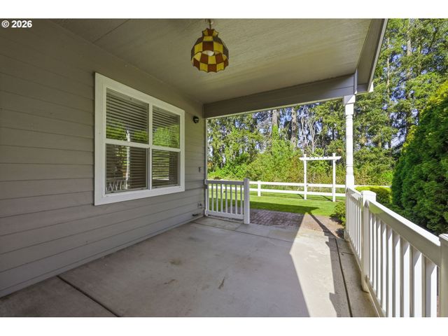 667 72ND St, Springfield, OR 97478