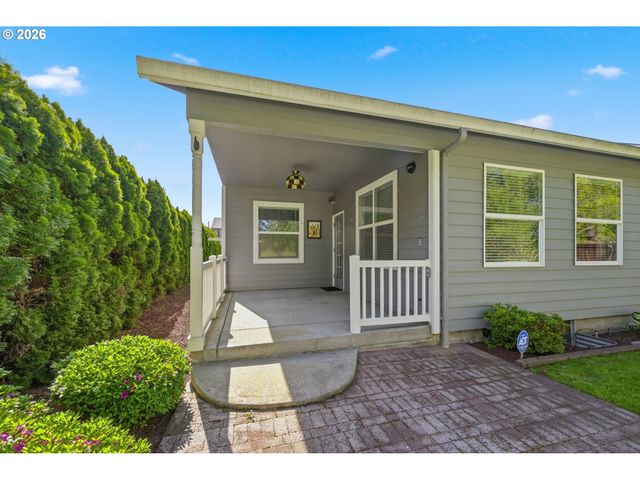 667 72ND St, Springfield, OR 97478