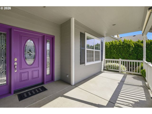 667 72ND St, Springfield, OR 97478