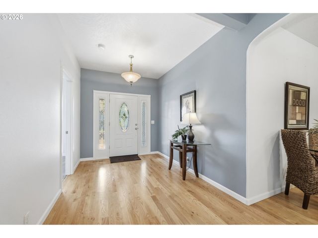 667 72ND St, Springfield, OR 97478