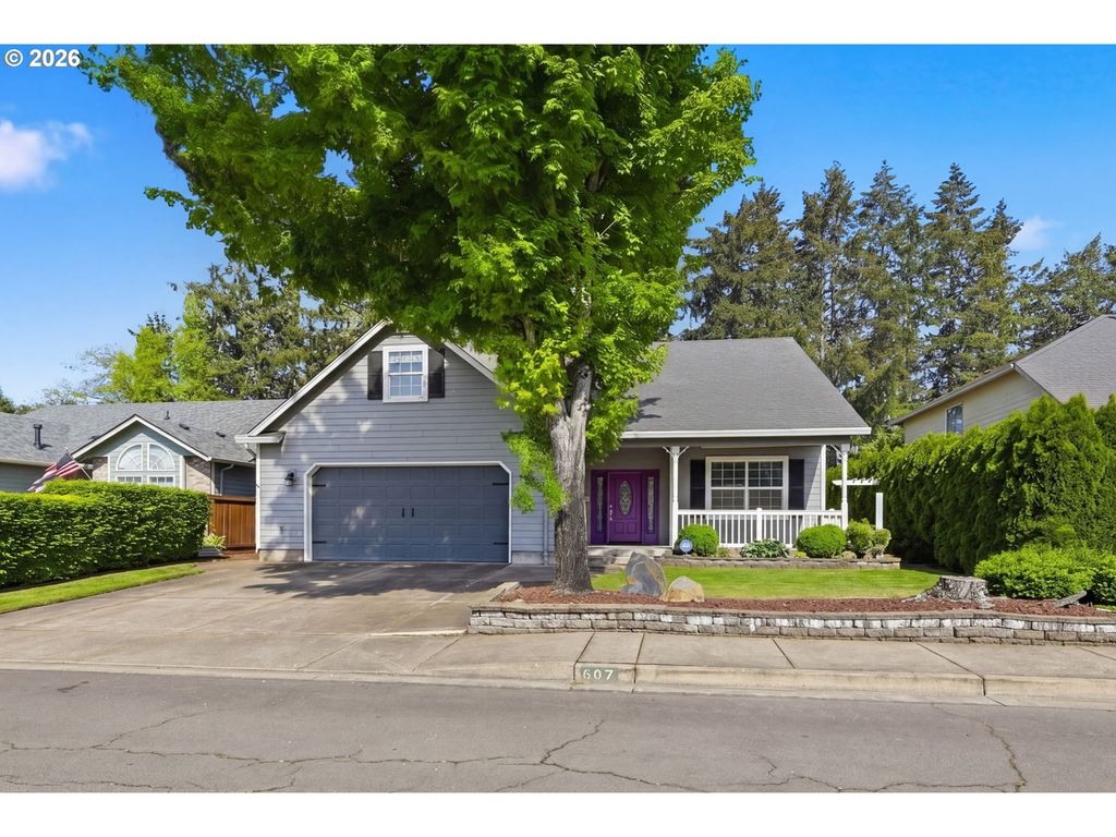 667 72ND St, Springfield, OR 97478