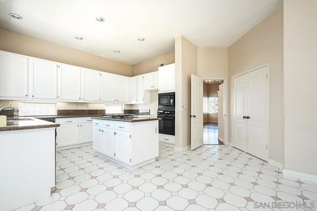 11718 Windcrest Ln, San Diego, CA 92128