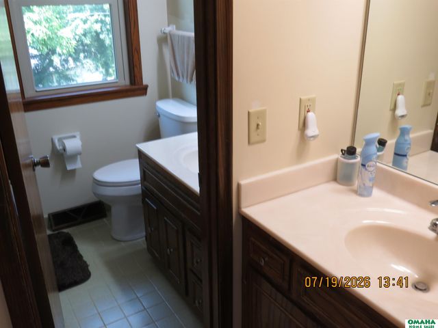 12228 Deer Hollow Drive, Omaha, NE 68154