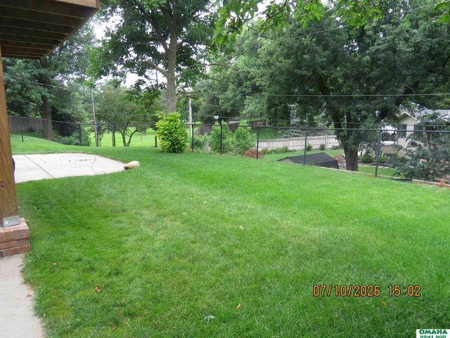 12228 Deer Hollow Drive, Omaha, NE 68154