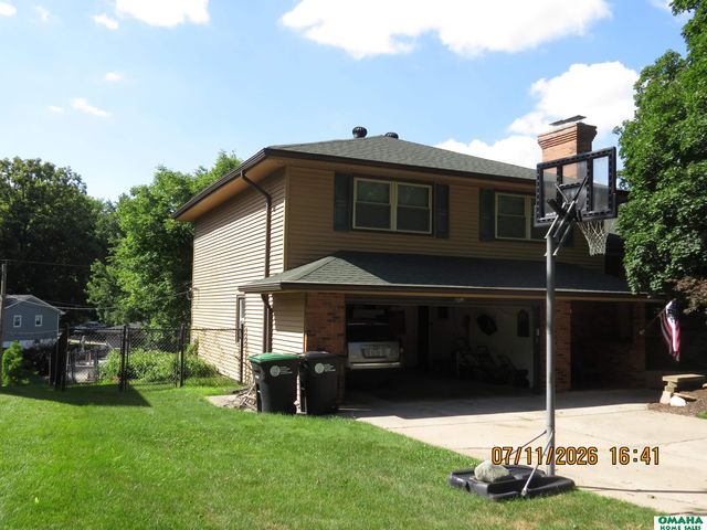 12228 Deer Hollow Drive, Omaha, NE 68154