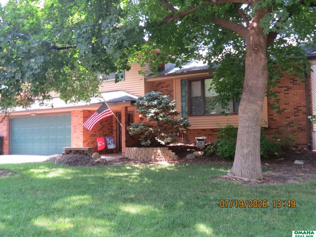12228 Deer Hollow Drive, Omaha, NE 68154