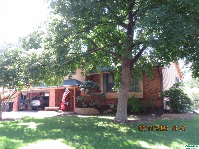 12228 Deer Hollow Drive, Omaha, NE 68154