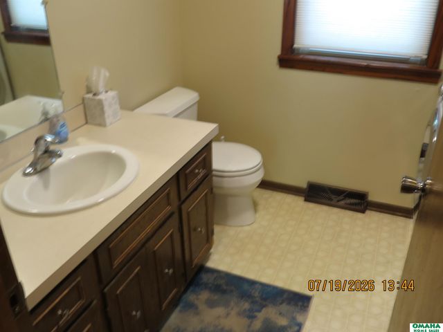 12228 Deer Hollow Drive, Omaha, NE 68154
