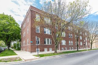 3039 W Belle Plaine Avenue 2, Chicago, IL 60618