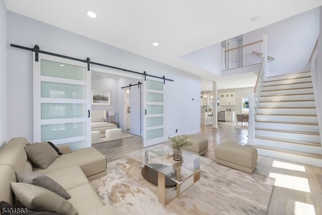 9 5Th St, Fair Lawn Boro, NJ 07410