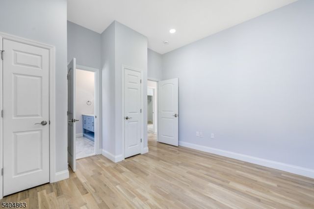 9 5Th St, Fair Lawn Boro, NJ 07410