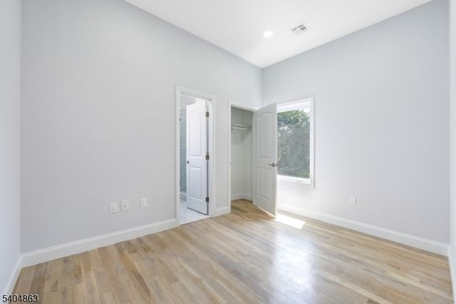 9 5Th St, Fair Lawn Boro, NJ 07410