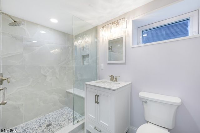 9 5Th St, Fair Lawn Boro, NJ 07410