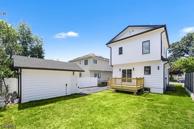 9 5Th St, Fair Lawn Boro, NJ 07410