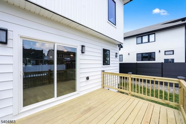 9 5Th St, Fair Lawn Boro, NJ 07410