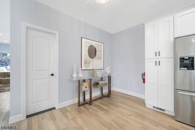 9 5Th St, Fair Lawn Boro, NJ 07410