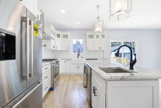 9 5Th St, Fair Lawn Boro, NJ 07410