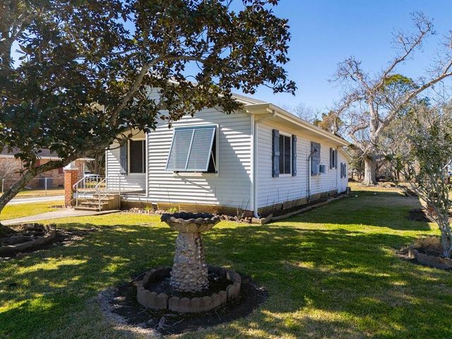 114 Peach St, Labadieville, LA 70372