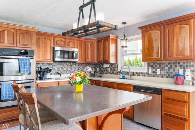 9500 W Thurston Court, Yorktown, IN 47396