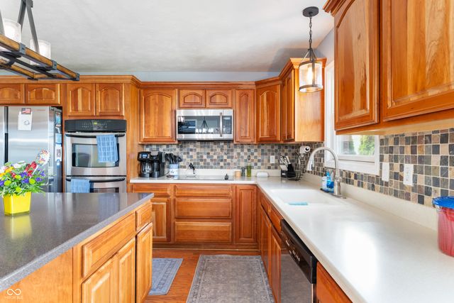 9500 W Thurston Court, Yorktown, IN 47396