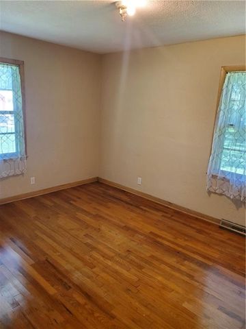 304 Swan Street, Lacygne, KS 66040