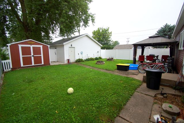 2729 Bellevue Avenue, Bettendorf, IA 52722
