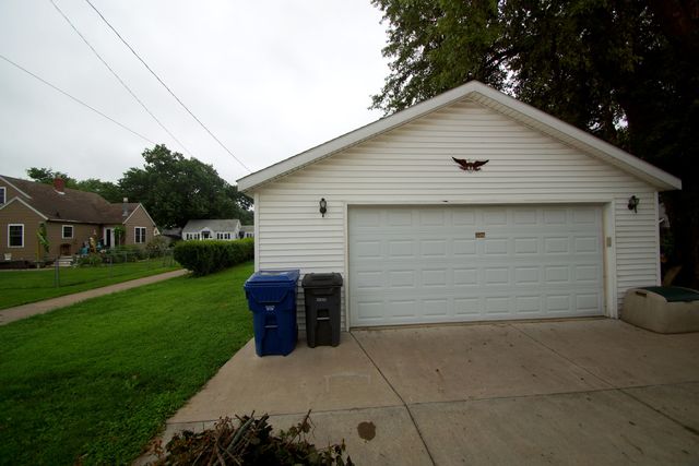 2729 Bellevue Avenue, Bettendorf, IA 52722
