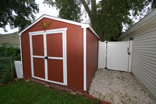 2729 Bellevue Avenue, Bettendorf, IA 52722