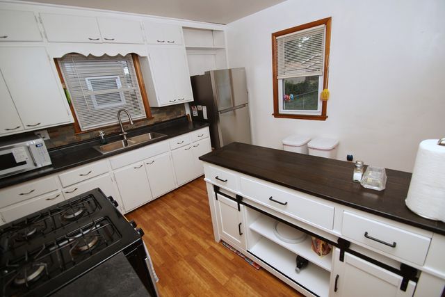 2729 Bellevue Avenue, Bettendorf, IA 52722