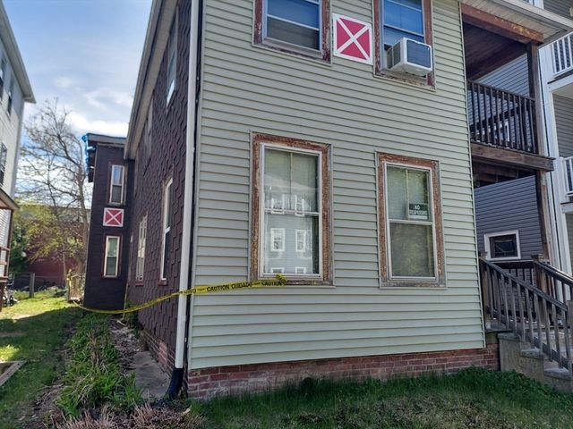 63 Charlotte St, Worcester, MA 01610